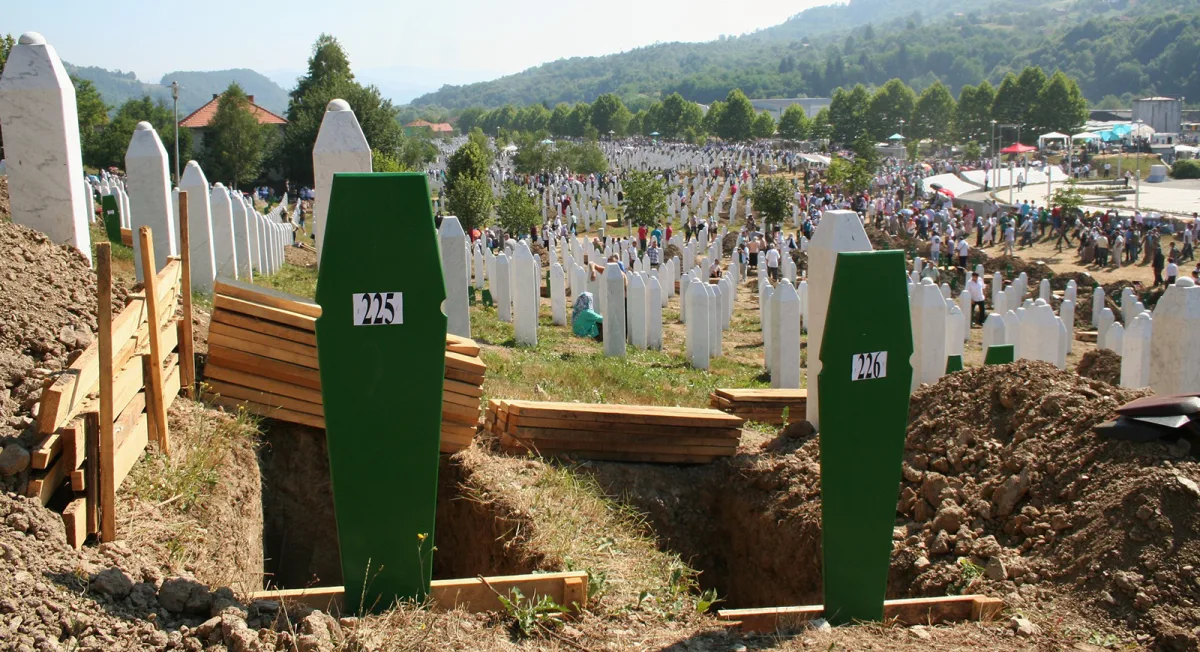 Srebrenica, un massacro annunciato e mai dimenticato - brigatafolgore.net