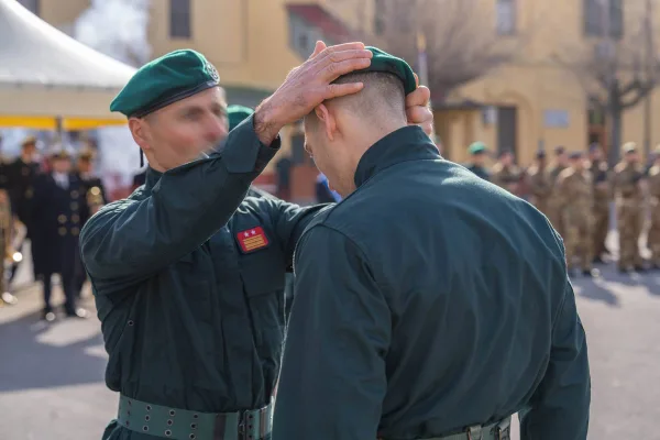 Navy, Green Beret awarded to four new COMSUBIN Raiders