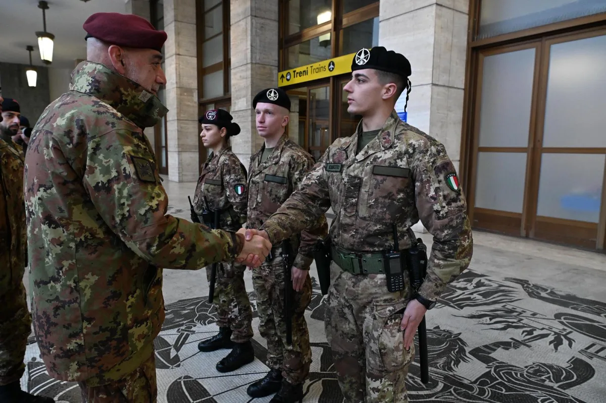 Among His Soldiers, Not Above Them: Chief of Staff Gen. Masiello Visits Strade Sicure Troops on Christmas Eve - brigatafolgore.net
