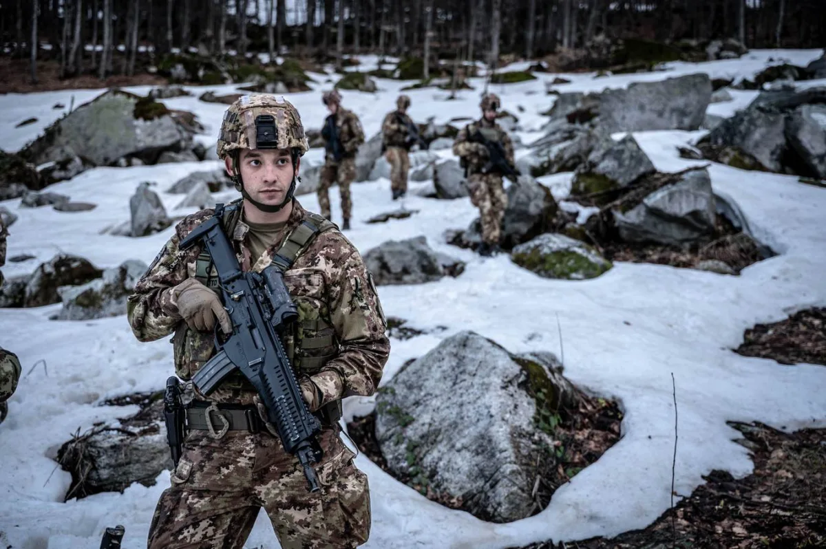 The Paratroopers of the 183rd Nembo in Action in Southern Kosovo - brigatafolgore.net