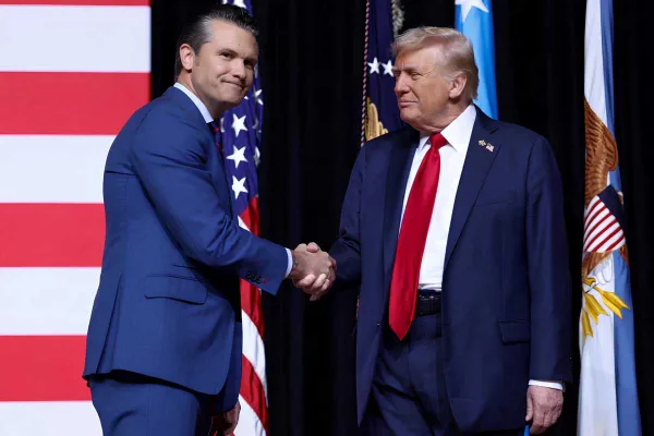 Trump e Hegseth annunciano la fine del “politicamente corretto” nelle Forze Armate USA: standard fisici “neutri per genere” al livello maschile
