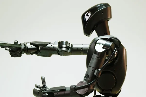 Robot Soldiers in Ukraine: Foundation Delivers the First Phantom MK-1