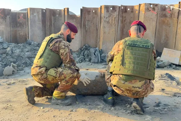 Bomb Disposal Experts of Folgore and Divers of COMSUBIN Neutralize a World War II Bomb