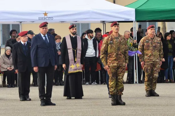 Coraggio e dedizione: cerimonia di consegna del basco amaranto ai neo Paracadutisti a Pisa