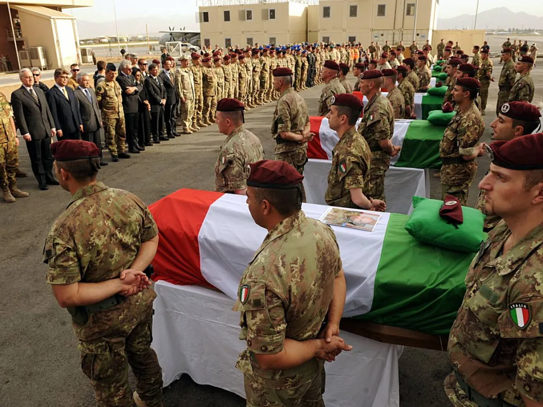 Cognitive Warfare: i Caduti in Afghanistan per attaccare le cariche istituzionali. La Guerra che passa dalle parole (e colpisce soprattutto la politica). - brigatafolgore.net
