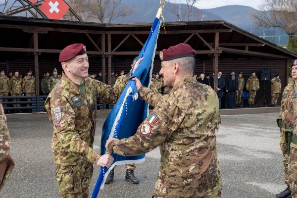 Change at the helm for the KFOR mission, the 183rd Paratroopers Regiment Nembo takes command of the Regional Command West
