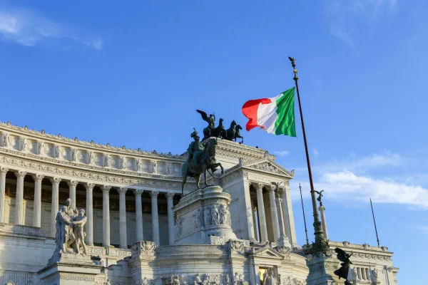 Il Tricolore, simbolo sacro della Nazione: storia, identità e coscienza civica