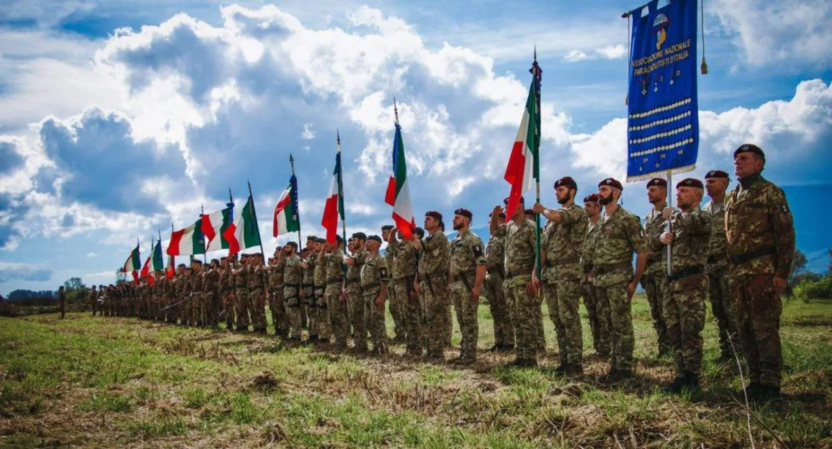 La Folgore launches the War Flags. ANPDI also present at the launch with the National Medal Collection - brigatafolgore.net