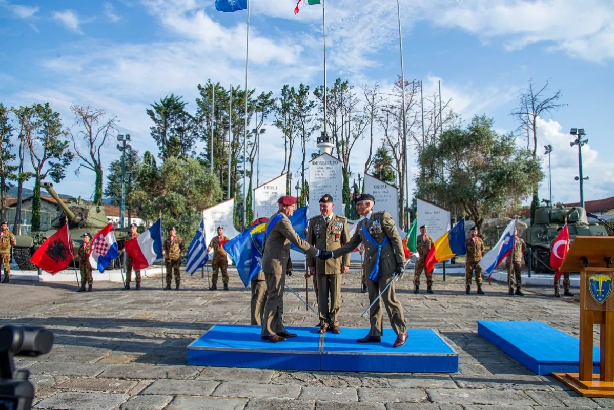 Foto Ufficiali: Il Generale Scuderi è il nuovo Comandante della MND-S - brigatafolgore.net