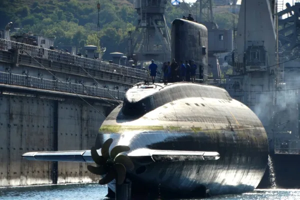 Ukrainian Underwater Drone Destroys Russian Submarine in Novorossiysk - video