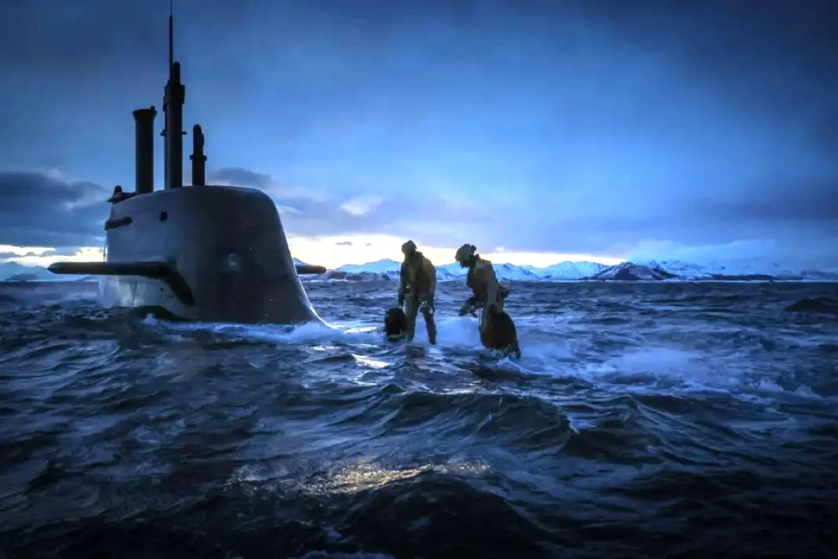 Arctic: Royal Marines infiltrate from a German U-Boat - brigatafolgore.net
