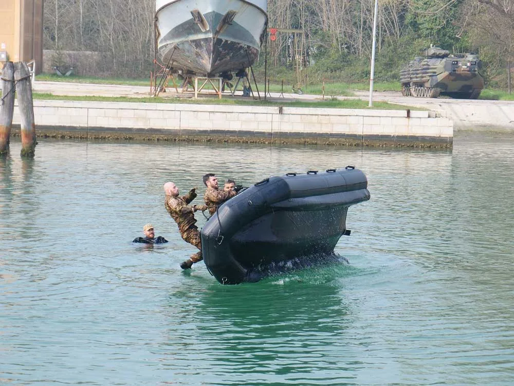 Completed the 15th amphibious qualification course "Charlie" at the Reggimento Lagunari Serenissima - brigatafolgore.net