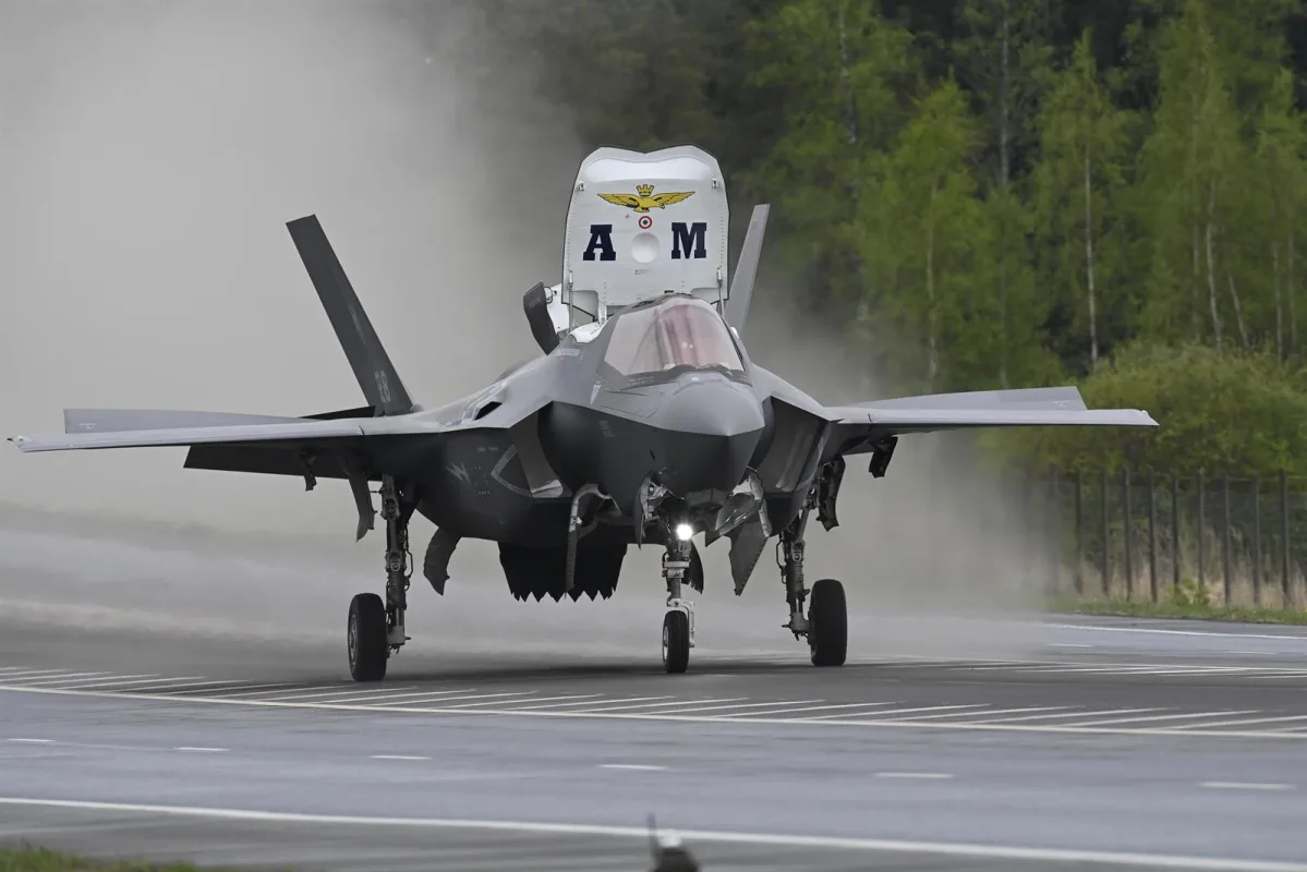 Finland: Italian F-35Bs Land on Highway for Exercise Imminent Field 26 - brigatafolgore.net