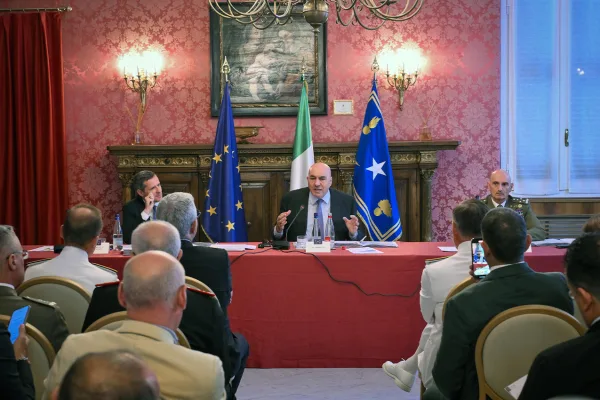 Defense Minister Crosetto, the Reassuring Voice in the Dark Season