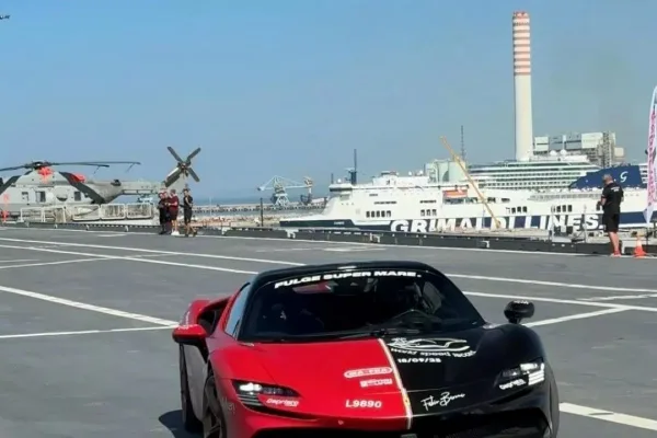 Ferrari SF90 - speed record aboard Nave Trieste