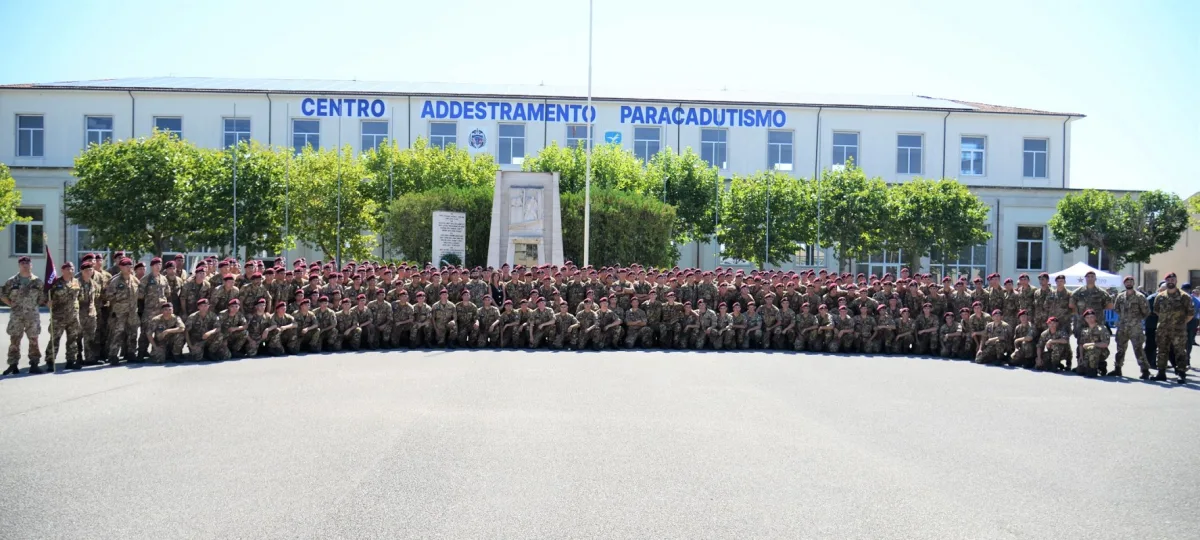 From the Sky with Honor: the New Paratroopers of the Folgore Receive Their Beret - brigatafolgore.net