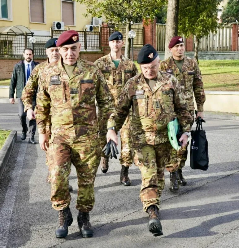 General Masiello meets the personnel of COMLOG and COMFORDOT - brigatafolgore.net