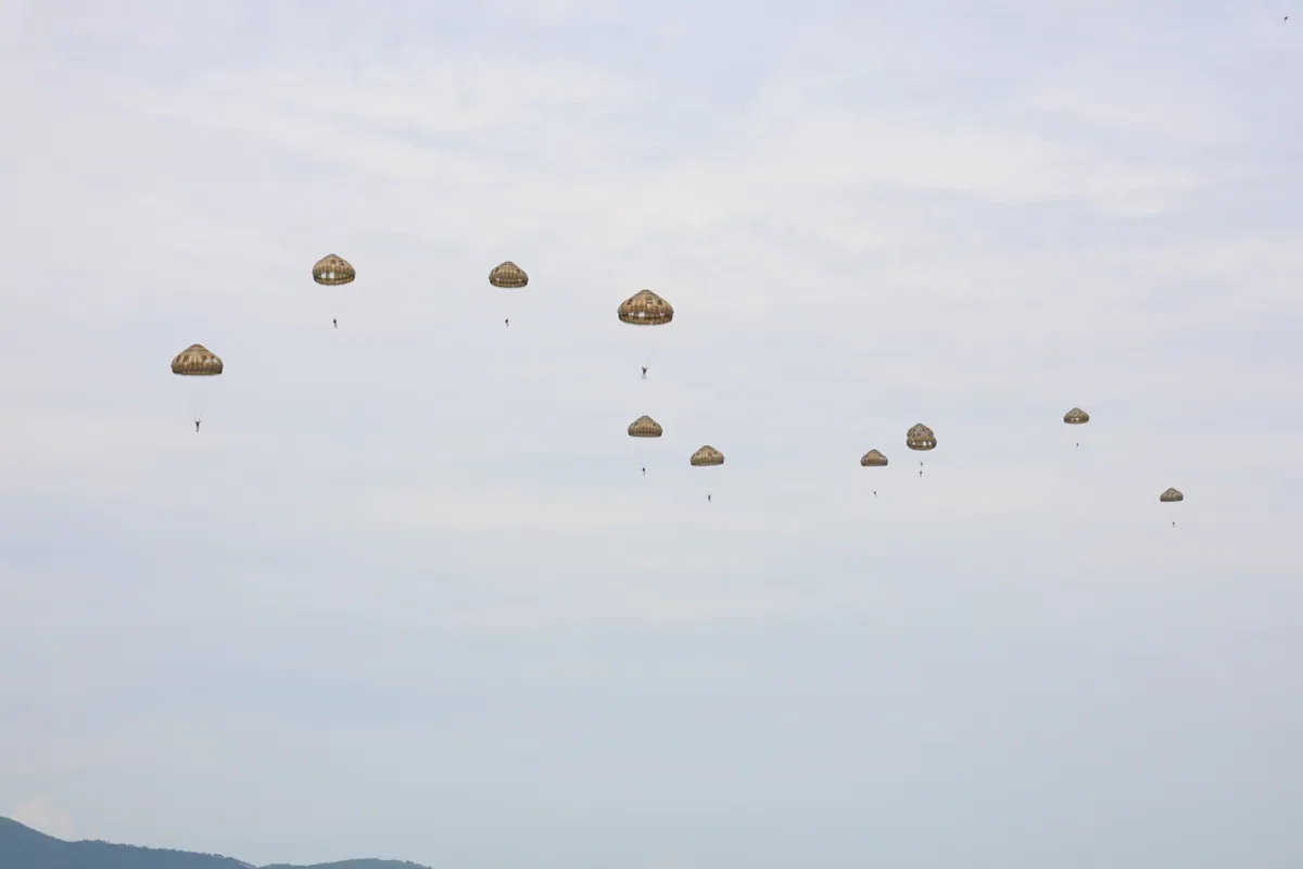 The First Jump Towards Command: The Cadet Marshals of the 27th "Volontà" Course Earn Their Parachuting Certificate