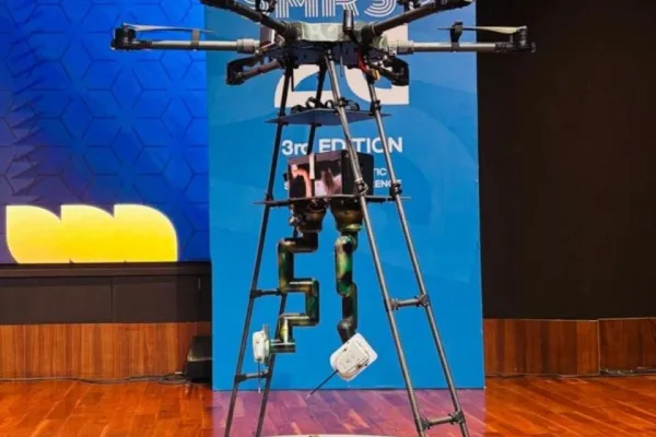 Chirurgia robotica volante: ecco il drone che opera i feriti sul campo