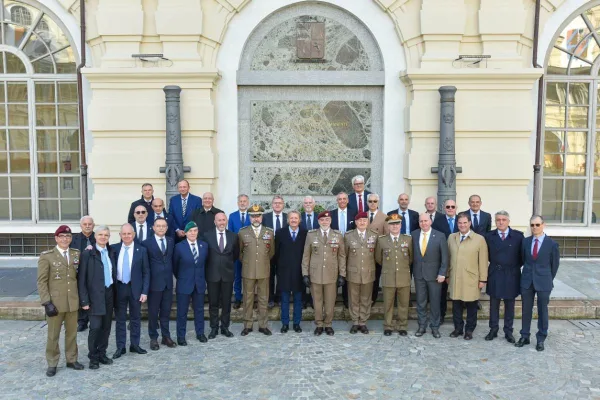 Il 163° Corso “Lealtà” commemora i 40 anni dalla nomina a Sottotenente