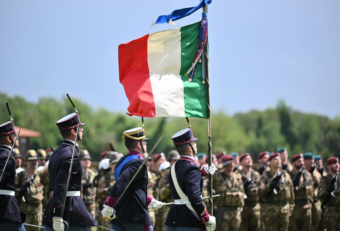 Aquila: 165th Anniversary of the Italian Army - brigatafolgore.net