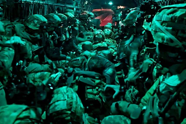 Impressive show of strength by the Folgore: embarked in Italy and launched in Sweden in NATO's Swift Response 24 exercise