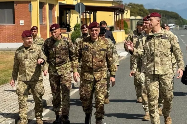 General of the Army Corps Carmine Masiello visits the Army Special Forces Command and the 185th RRAO "Folgore"