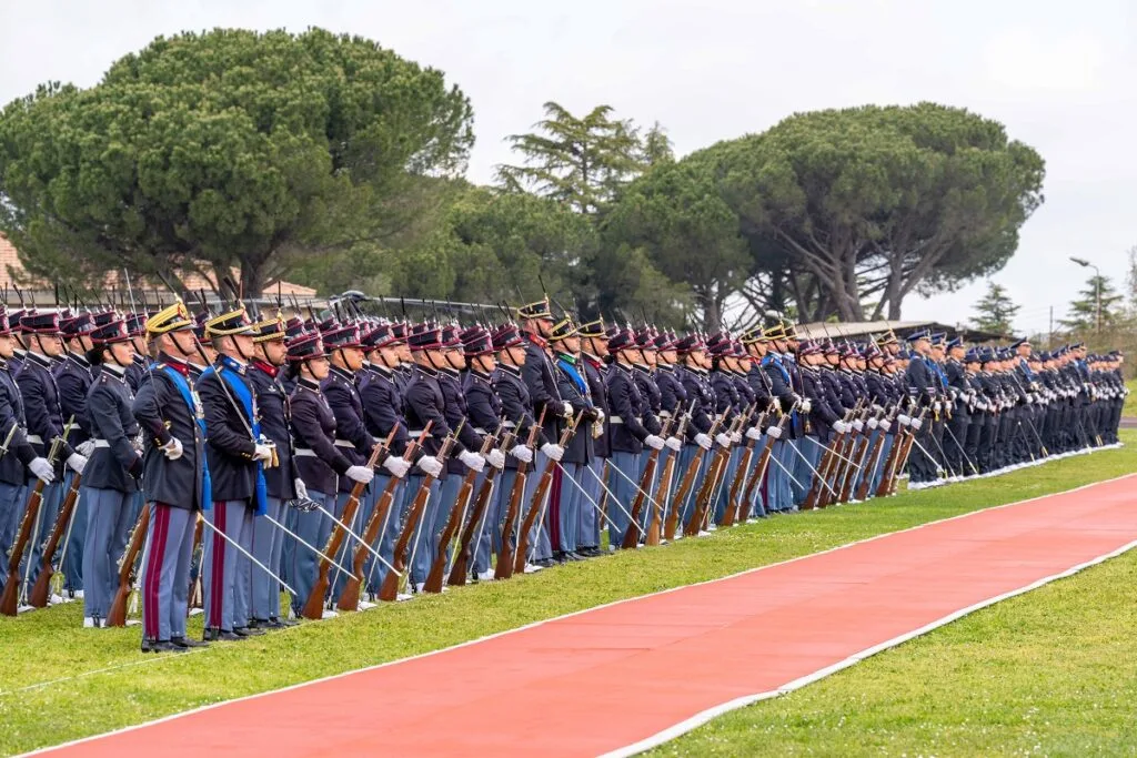 Giuramento di fedeltà: 428 nuovi marescialli scelgono di servire l’Italia - brigatafolgore.net