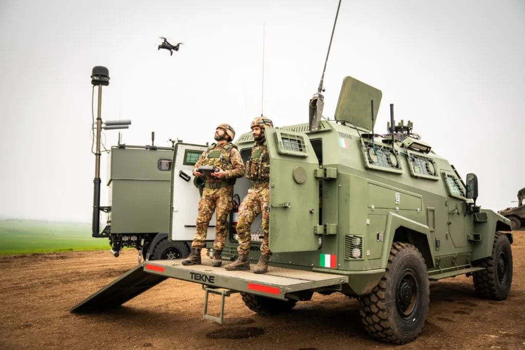 Scudo 25: Brigata Pinerolo, 9° “Rombo” e 4° “Ranger” testano le nuove capacità digitali e tecnologiche - brigatafolgore.net