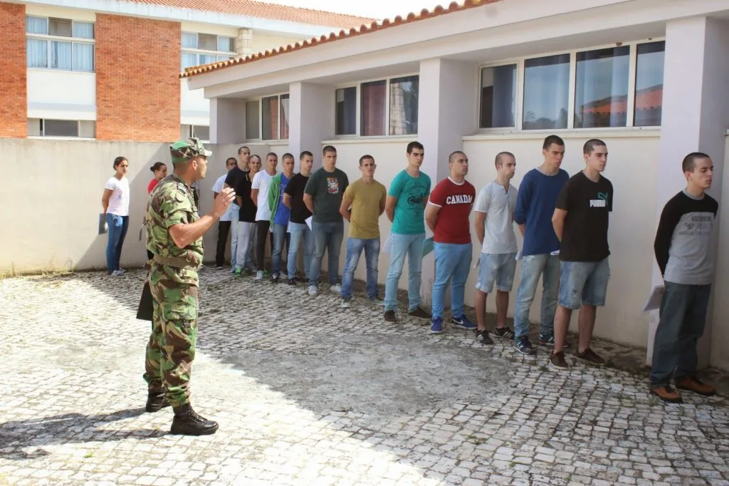 Senza truppe, nessuna battaglia - brigatafolgore.net