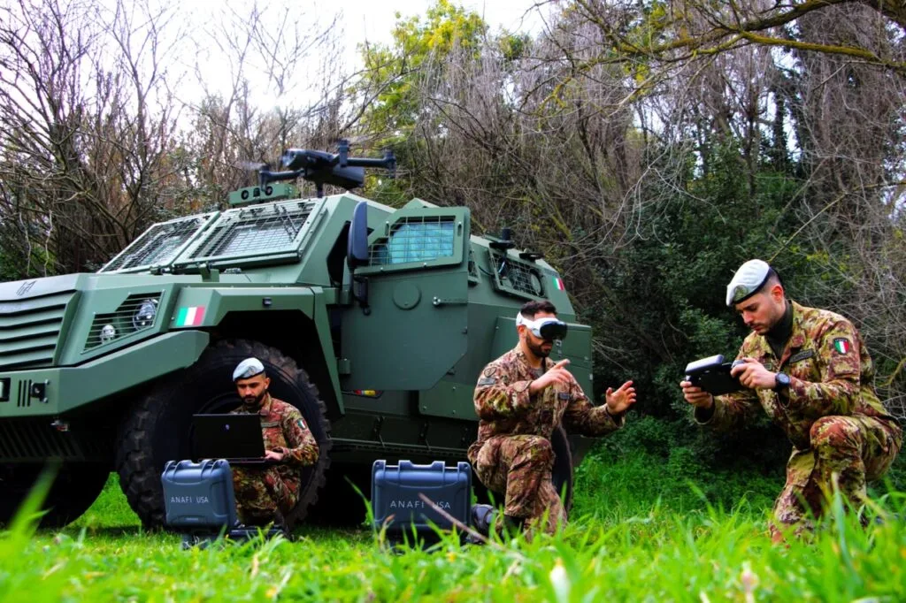 Scudo 25: Brigata Pinerolo, 9° “Rombo” e 4° “Ranger” testano le nuove capacità digitali e tecnologiche - brigatafolgore.net