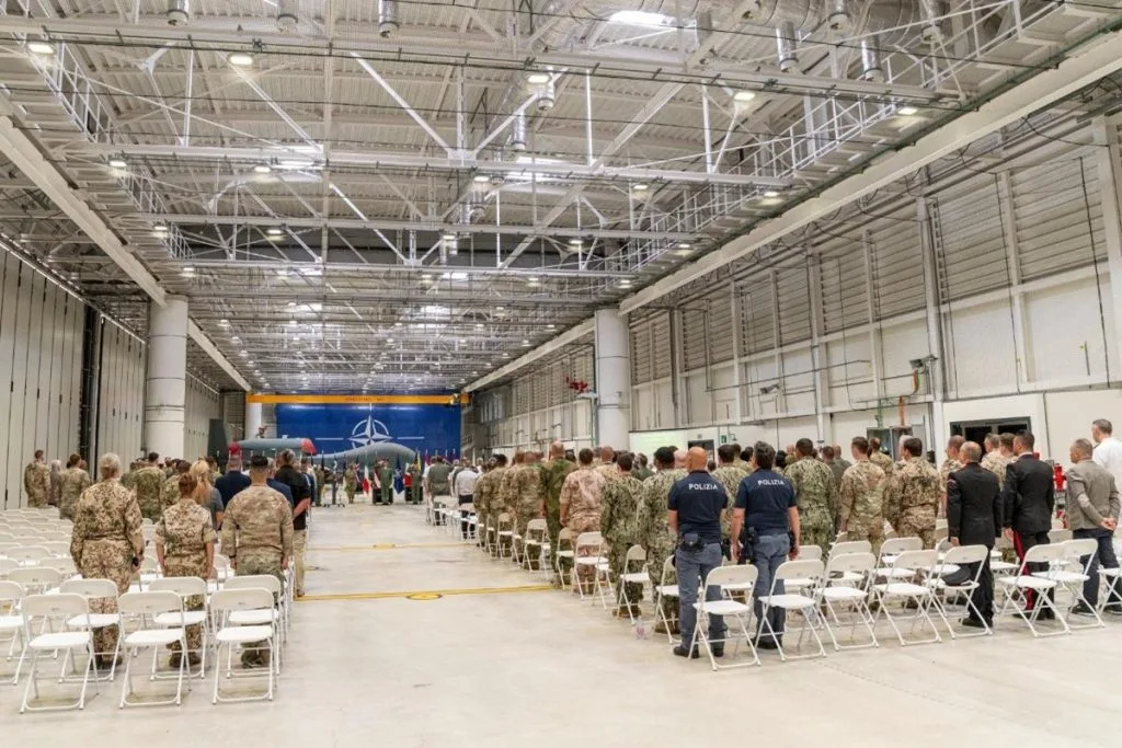 Cambio di Comando alla NISRF: La Forza di Intelligence della NATO alla Base di Sigonella - brigatafolgore.net