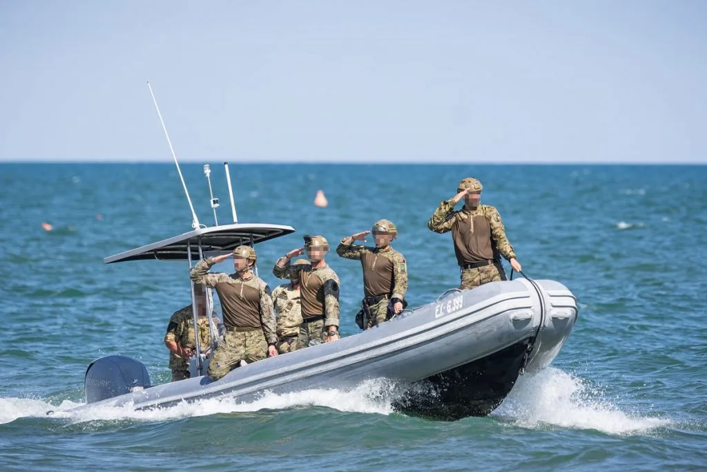 Incursori ed elicotteri in azione: l’Esercito conquista Jesolo tra manovre e applausi - brigatafolgore.net Incursori ed elicotteri in azione: l’Esercito conquista Jesolo tra manovre e applausi - brigatafolgore.net