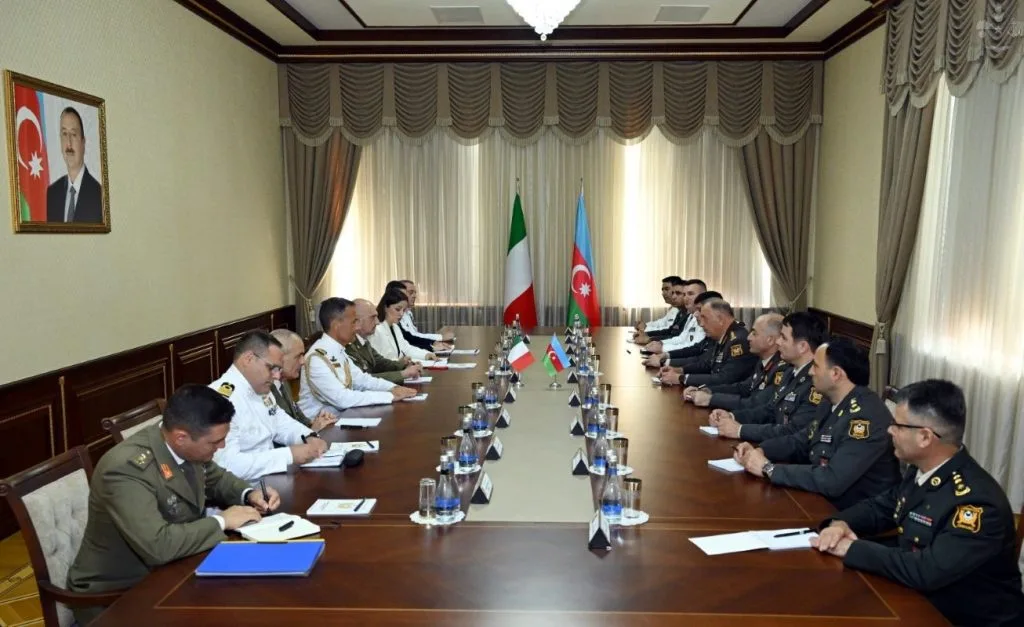 Italia e Azerbaijan rafforzano l’intesa strategica: difesa, tecnologia e sicurezza al centro della visita del Generale Portolano a Baku - brigatafolgore.net