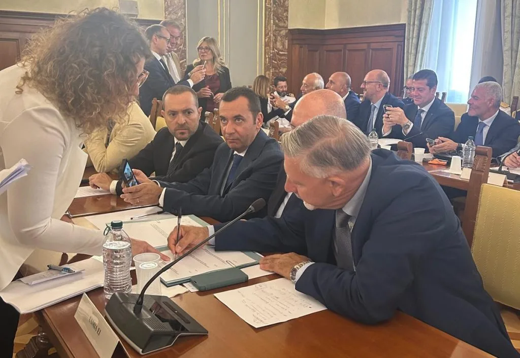 USMIA guida la storica firma del primo contratto della dirigenza militare - brigatafolgore.net