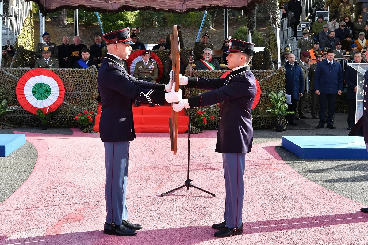 Masiello consegna i gradi a 126 Marescialli: la Prima Linea di Comando dell’Esercito Italiano