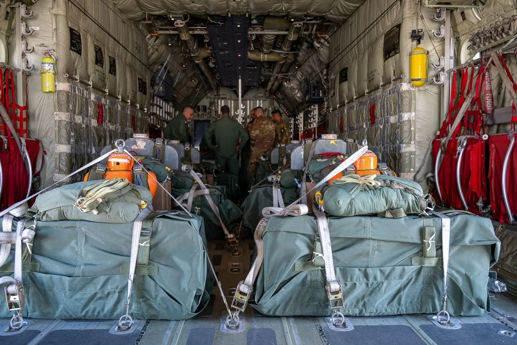 46ª Brigata Aerea e Brigata Paracadutisti “Folgore” testano nuove capacità di aviolancio dei velivoli da trasporto - brigatafolgore.net