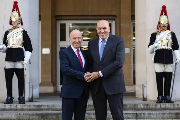 Regno Unito pronto alla guerra? I limiti della difesa UK e lo specchio scomodo per l’Italia Regno Unito pronto alla guerra? I limiti della difesa UK e lo specchio scomodo per l’Italia